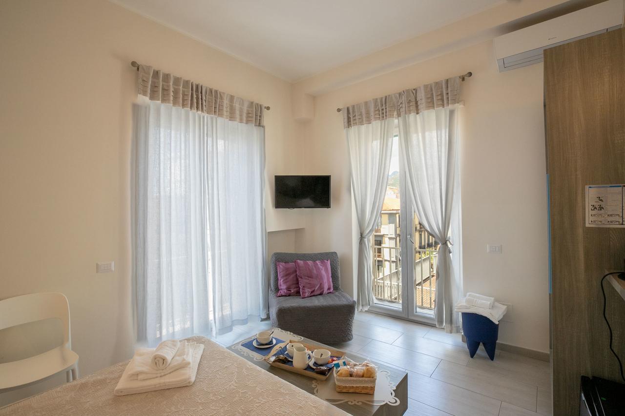 Residenza Eleonora Bed and Breakfast Salerno Buitenkant foto